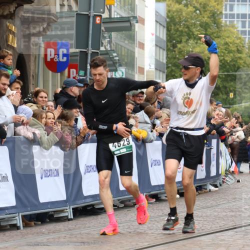 05.10.2025 - 20. swb-Marathon Bremen Strokosch-Dieckow http://msf.ph/oto/9272353 05.10.2025 13:02:55 Ziel 288, 2585, 3197, 3381 meine-sportfotos.de