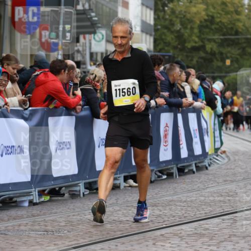 05.10.2025 - 20. swb-Marathon Bremen Strokosch-Dieckow http://msf.ph/oto/9272355 05.10.2025 11:10:54 Ziel 9984, 10399, 11318, 11544, 11560 meine-sportfotos.de