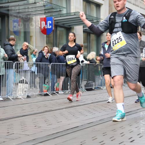05.10.2025 - 20. swb-Marathon Bremen Strokosch-Dieckow http://msf.ph/oto/9272361 05.10.2025 11:10:07 Ziel 8225, 8533, 9446, 9734, 9806, 9895, 10146, 10189, 10280, 10288, 10440, 10441, 10442, 10552, 10980, 11240, 11333, 11342, 11388, 8225, 8533, 9446, 9734, 9806, 9895, 10146, 10189, 10280, 10288, 10440, 10441, 10442, 10552, 10980, 11240, 11333, 11342, 11388 meine-sportfotos.de