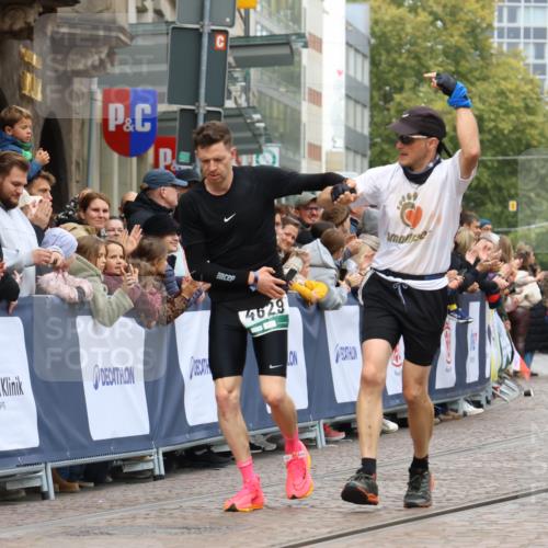 05.10.2025 - 20. swb-Marathon Bremen Strokosch-Dieckow http://msf.ph/oto/9272382 05.10.2025 13:02:55 Ziel 288, 2585, 3197, 3381 meine-sportfotos.de