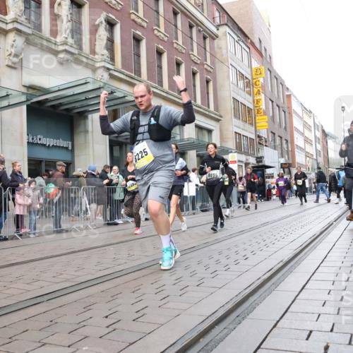 05.10.2025 - 20. swb-Marathon Bremen Strokosch-Dieckow http://msf.ph/oto/9272393 05.10.2025 11:10:08 Ziel 8225, 8533, 9446, 9734, 9895, 10146, 10189, 10280, 10288, 10440, 10441, 10442, 10552, 10980, 11240, 11333, 11342, 11388, 8225, 8533, 9446, 9734, 9895, 10146, 10189, 10280, 10288, 10440, 10441, 10442, 10552, 10980, 11240, 11333, 11342, 11388 meine-sportfotos.de