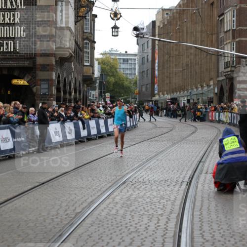 05.10.2025 - 20. swb-Marathon Bremen Yannick Fuchs http://msf.ph/oto/9272396 05.10.2025 12:19:13 Ziel 2049 meine-sportfotos.de