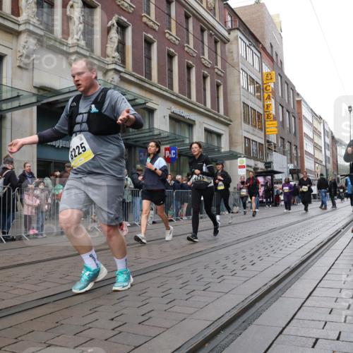 05.10.2025 - 20. swb-Marathon Bremen Strokosch-Dieckow http://msf.ph/oto/9272401 05.10.2025 11:10:08 Ziel 8225, 8533, 9446, 9734, 9895, 10146, 10189, 10280, 10288, 10440, 10441, 10442, 10552, 10980, 11240, 11333, 11342, 11388, 8225, 8533, 9446, 9734, 9895, 10146, 10189, 10280, 10288, 10440, 10441, 10442, 10552, 10980, 11240, 11333, 11342, 11388 meine-sportfotos.de