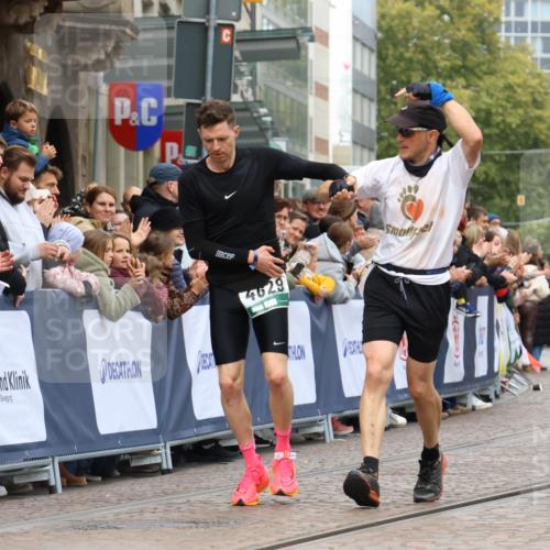 05.10.2025 - 20. swb-Marathon Bremen Strokosch-Dieckow http://msf.ph/oto/9272408 05.10.2025 13:02:55 Ziel 288, 2585, 3197, 3381 meine-sportfotos.de