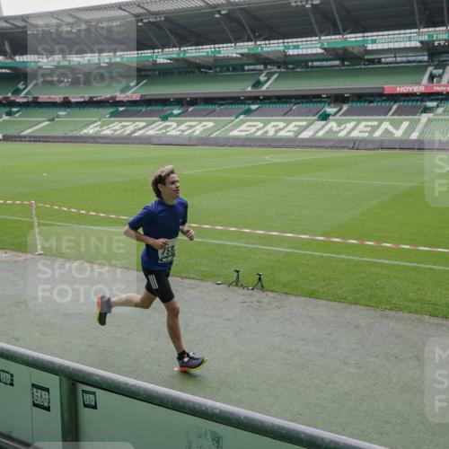 05.10.2025 - 20. swb-Marathon Bremen Michael Burmester http://msf.ph/oto/9272422 05.10.2025 12:46:39 Laufen im Stadion 256, 281, 502, 545, 609, 818, 862, 891, 1246, 1521, 2163, 2228, 2276, 2585, 3054, 3084, 3381, 4274, 4617, 4758, 4848, 6849, 7583, 7675, 349, 649, 852, 943, 1091, 1307, 2545, 3807, 5132, 5588, 7028, 7526 meine-sportfotos.de