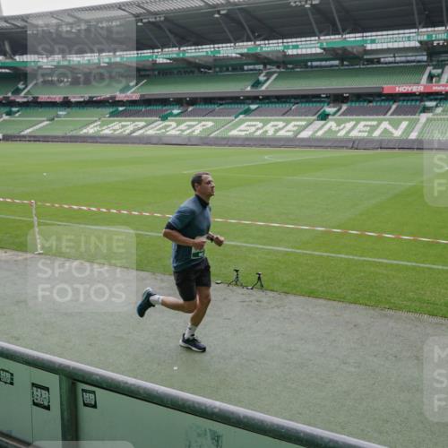 05.10.2025 - 20. swb-Marathon Bremen Michael Burmester http://msf.ph/oto/9272440 05.10.2025 12:46:41 Laufen im Stadion 223, 256, 281, 502, 545, 609, 818, 862, 891, 1246, 1521, 2163, 2228, 2276, 2585, 3054, 3084, 3381, 4274, 4617, 4758, 4848, 6295, 6849, 7583, 7675, 349, 649, 852, 943, 1091, 1307, 2545, 3807, 5588, 7028, 7526 meine-sportfotos.de