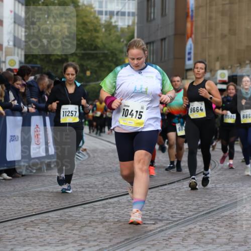05.10.2025 - 20. swb-Marathon Bremen Strokosch-Dieckow http://msf.ph/oto/9272448 05.10.2025 11:11:00 Ziel 9664, 9948, 10415, 11257, 11395, 11560 meine-sportfotos.de