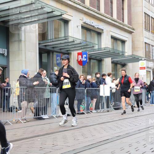 05.10.2025 - 20. swb-Marathon Bremen Strokosch-Dieckow http://msf.ph/oto/9272452 05.10.2025 11:10:10 Ziel 8225, 8533, 9446, 9572, 9734, 9895, 10146, 10189, 10280, 10288, 10440, 10441, 10442, 10552, 10665, 10980, 11240, 11333, 11342, 11388, 8225, 8533, 9446, 9572, 9734, 9895, 10146, 10189, 10280, 10288, 10440, 10441, 10442, 10552, 10665, 10980, 11240, 11333, 11342, 11388 meine-sportfotos.de