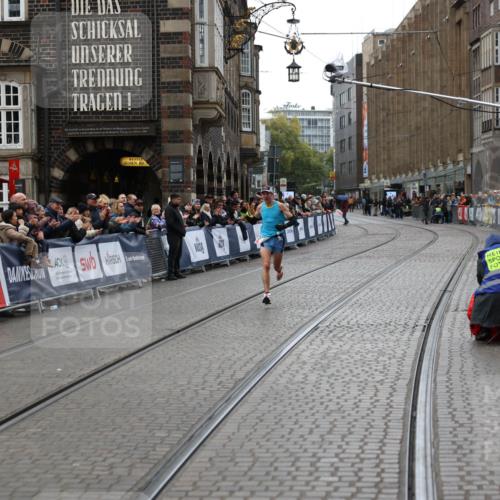 05.10.2025 - 20. swb-Marathon Bremen Yannick Fuchs http://msf.ph/oto/9272459 05.10.2025 12:19:14 Ziel 2049 meine-sportfotos.de