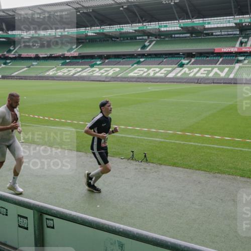 05.10.2025 - 20. swb-Marathon Bremen Michael Burmester http://msf.ph/oto/9272461 05.10.2025 12:46:43 Laufen im Stadion 223, 256, 281, 502, 545, 609, 818, 862, 891, 1246, 1521, 2163, 2228, 2276, 2585, 3054, 3084, 3381, 4274, 4617, 4758, 4848, 6295, 6849, 7583, 7675, 349, 649, 852, 943, 1091, 1307, 2545, 3807, 5588, 7028, 7526 meine-sportfotos.de