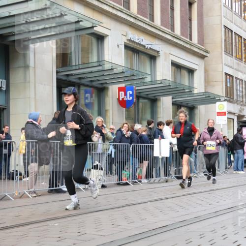 05.10.2025 - 20. swb-Marathon Bremen Strokosch-Dieckow http://msf.ph/oto/9272464 05.10.2025 11:10:10 Ziel 8225, 8533, 9446, 9572, 9734, 9895, 10146, 10189, 10280, 10288, 10440, 10441, 10442, 10552, 10665, 10980, 11240, 11333, 11342, 11388, 8225, 8533, 9446, 9572, 9734, 9895, 10146, 10189, 10280, 10288, 10440, 10441, 10442, 10552, 10665, 10980, 11240, 11333, 11342, 11388 meine-sportfotos.de