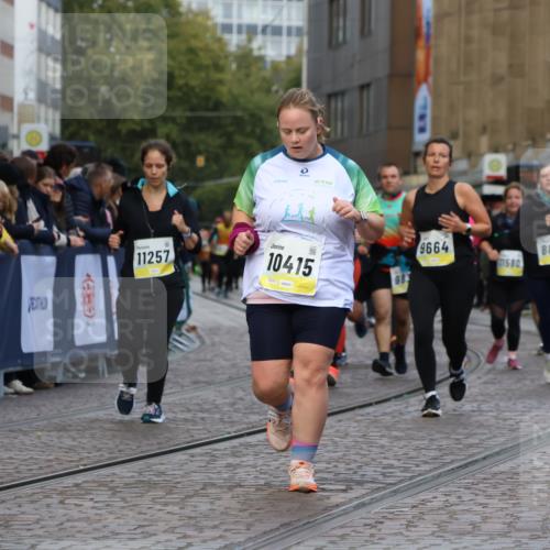 05.10.2025 - 20. swb-Marathon Bremen Strokosch-Dieckow http://msf.ph/oto/9272469 05.10.2025 11:11:00 Ziel 9664, 9948, 10415, 11257, 11395, 11560 meine-sportfotos.de