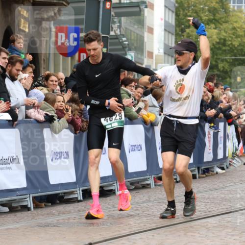 05.10.2025 - 20. swb-Marathon Bremen Strokosch-Dieckow http://msf.ph/oto/9272487 05.10.2025 13:02:55 Ziel 288, 2585, 3197, 3381 meine-sportfotos.de