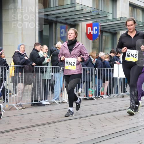 05.10.2025 - 20. swb-Marathon Bremen Strokosch-Dieckow http://msf.ph/oto/9272488 05.10.2025 11:10:12 Ziel 8225, 8533, 9446, 9572, 9734, 9804, 9895, 10146, 10280, 10288, 10440, 10441, 10442, 10552, 10665, 10962, 10980, 11157, 11240, 11342, 11388, 8225, 8533, 9446, 9572, 9734, 9804, 9895, 10146, 10280, 10288, 10440, 10441, 10442, 10552, 10665, 10962, 10980, 11157, 11240, 11342, 11388 meine-sportfotos.de