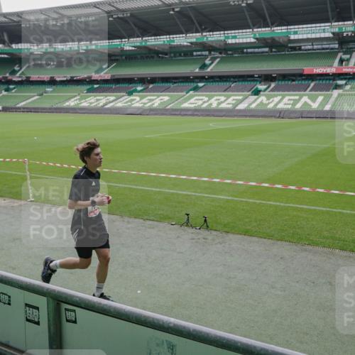 05.10.2025 - 20. swb-Marathon Bremen Michael Burmester http://msf.ph/oto/9272499 05.10.2025 12:46:45 Laufen im Stadion 223, 256, 281, 502, 505, 545, 609, 818, 862, 891, 1246, 1521, 2163, 2228, 2276, 2585, 3054, 3084, 3381, 4274, 4617, 4758, 4848, 6295, 6849, 7583, 7675, 649, 852, 943, 1091, 1307, 2545, 3807, 7028, 7526 meine-sportfotos.de