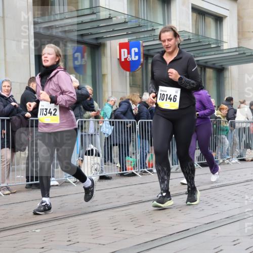 05.10.2025 - 20. swb-Marathon Bremen Strokosch-Dieckow http://msf.ph/oto/9272502 05.10.2025 11:10:13 Ziel 8225, 9446, 9572, 9804, 9895, 10146, 10280, 10288, 10440, 10441, 10442, 10552, 10665, 10962, 10980, 11157, 11240, 11342, 11388, 8225, 9446, 9572, 9804, 9895, 10146, 10280, 10288, 10440, 10441, 10442, 10552, 10665, 10962, 10980, 11157, 11240, 11342, 11388 meine-sportfotos.de