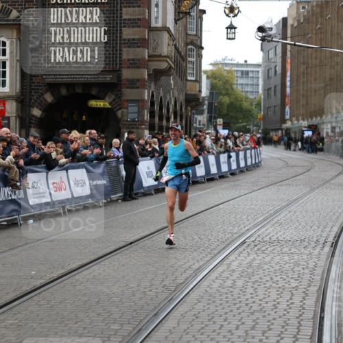 05.10.2025 - 20. swb-Marathon Bremen Yannick Fuchs http://msf.ph/oto/9272503 05.10.2025 12:19:14 Ziel 2049 meine-sportfotos.de