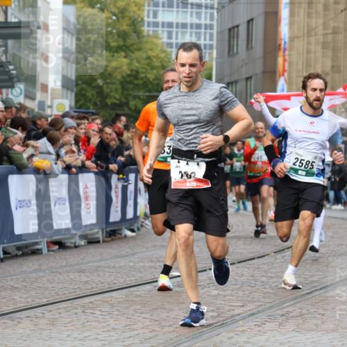 05.10.2025 - 20. swb-Marathon Bremen Strokosch-Dieckow http://msf.ph/oto/9272507 05.10.2025 13:02:57 Ziel 45, 288, 2585, 3197, 3381 meine-sportfotos.de