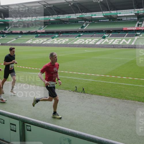 05.10.2025 - 20. swb-Marathon Bremen Michael Burmester http://msf.ph/oto/9272518 05.10.2025 12:46:53 Laufen im Stadion 223, 256, 265, 281, 502, 505, 545, 609, 818, 862, 891, 1246, 1521, 1635, 2163, 2276, 2585, 2939, 3054, 3084, 3381, 4617, 4758, 4848, 4966, 4988, 6295, 6849, 7583, 7675, 1091, 2228, 4274, 7526 meine-sportfotos.de