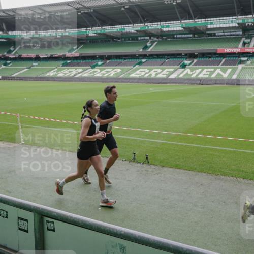 05.10.2025 - 20. swb-Marathon Bremen Michael Burmester http://msf.ph/oto/9272530 05.10.2025 12:46:54 Laufen im Stadion 223, 256, 265, 281, 391, 502, 505, 545, 609, 818, 862, 891, 1246, 1521, 1635, 2163, 2276, 2585, 2939, 3054, 3084, 3381, 4617, 4758, 4848, 4966, 4988, 6295, 6849, 7583, 7675, 1091, 2228, 4274, 7526 meine-sportfotos.de