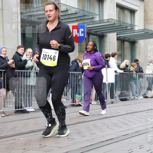 05.10.2025 - 20. swb-Marathon Bremen Strokosch-Dieckow http://msf.ph/oto/9272536 05.10.2025 11:10:13 Ziel 8225, 9446, 9572, 9804, 9895, 10146, 10280, 10288, 10440, 10441, 10442, 10552, 10665, 10962, 10980, 11157, 11240, 11342, 11388, 8225, 9446, 9572, 9804, 9895, 10146, 10280, 10288, 10440, 10441, 10442, 10552, 10665, 10962, 10980, 11157, 11240, 11342, 11388 meine-sportfotos.de