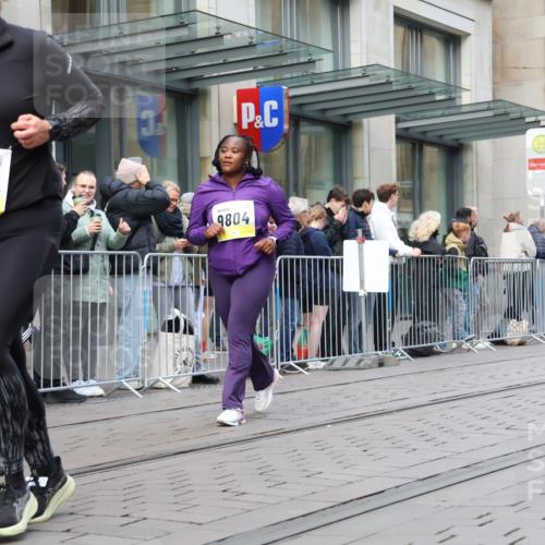 05.10.2025 - 20. swb-Marathon Bremen Strokosch-Dieckow http://msf.ph/oto/9272545 05.10.2025 11:10:14 Ziel 8225, 9446, 9572, 9804, 9895, 10146, 10280, 10288, 10440, 10441, 10442, 10552, 10665, 10962, 10980, 11157, 11240, 11342, 11388, 8225, 9446, 9572, 9804, 9895, 10146, 10280, 10288, 10440, 10441, 10442, 10552, 10665, 10962, 10980, 11157, 11240, 11342, 11388 meine-sportfotos.de
