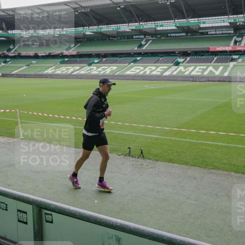 05.10.2025 - 20. swb-Marathon Bremen Michael Burmester http://msf.ph/oto/9272547 05.10.2025 12:46:55 Laufen im Stadion 223, 256, 265, 281, 391, 502, 505, 545, 609, 818, 862, 891, 1246, 1521, 1635, 2163, 2276, 2585, 2939, 3054, 3084, 3381, 4617, 4758, 4848, 4966, 4988, 6295, 6849, 7583, 7675, 2228, 4274, 4617, 7526 meine-sportfotos.de