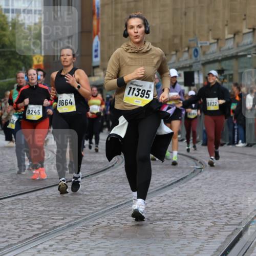 05.10.2025 - 20. swb-Marathon Bremen Strokosch-Dieckow http://msf.ph/oto/9272564 05.10.2025 11:11:01 Ziel 9664, 9948, 10415, 11257, 11395, 11560 meine-sportfotos.de