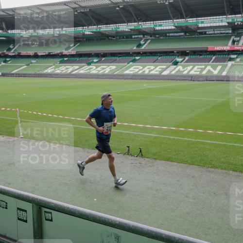 05.10.2025 - 20. swb-Marathon Bremen Michael Burmester http://msf.ph/oto/9272568 05.10.2025 12:46:56 Laufen im Stadion 223, 256, 265, 281, 391, 502, 505, 545, 609, 818, 862, 891, 1246, 1521, 1635, 2163, 2276, 2585, 2939, 3054, 3084, 3381, 4758, 4848, 4966, 4988, 6295, 6849, 7583, 7675, 281, 2228, 4274, 4617 meine-sportfotos.de