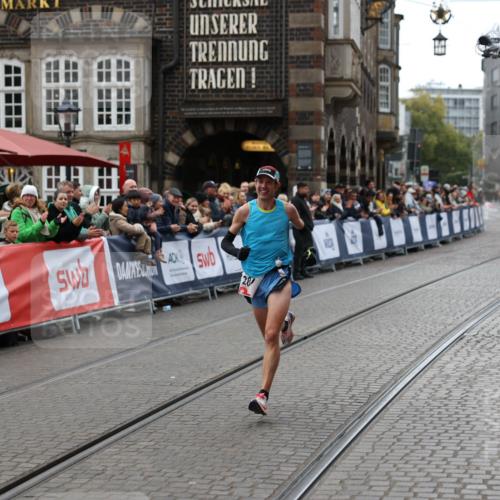 05.10.2025 - 20. swb-Marathon Bremen Yannick Fuchs http://msf.ph/oto/9272604 05.10.2025 12:19:15 Ziel 2049 meine-sportfotos.de