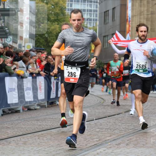 05.10.2025 - 20. swb-Marathon Bremen Strokosch-Dieckow http://msf.ph/oto/9272608 05.10.2025 13:02:57 Ziel 45, 288, 2585, 3197, 3381 meine-sportfotos.de