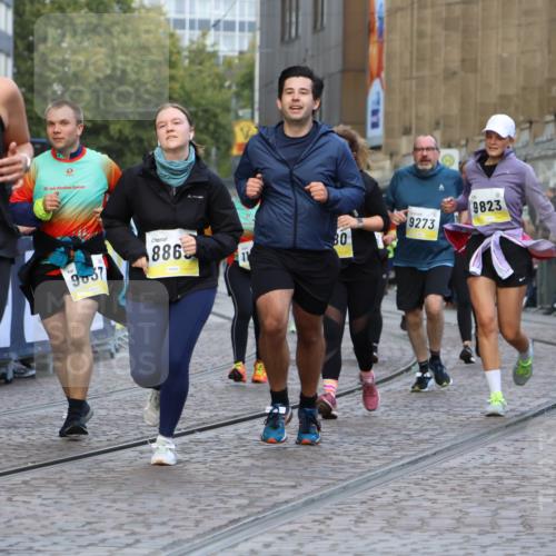 05.10.2025 - 20. swb-Marathon Bremen Strokosch-Dieckow http://msf.ph/oto/9272609 05.10.2025 11:11:05 Ziel 8865, 9245, 9664, 9822, 9823, 9836, 9837, 9948, 10415, 11257, 11395, 11580 meine-sportfotos.de