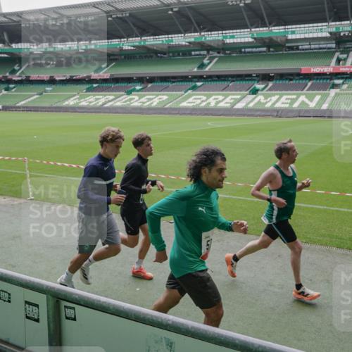 05.10.2025 - 20. swb-Marathon Bremen Michael Burmester http://msf.ph/oto/9272611 05.10.2025 12:46:59 Laufen im Stadion 223, 265, 391, 502, 505, 545, 609, 818, 862, 891, 1246, 1521, 1635, 2163, 2276, 2585, 2939, 3054, 3084, 3381, 4758, 4848, 4966, 4988, 6295, 7583, 7675, 8013, 256, 281, 2228, 4274, 4617, 6849 meine-sportfotos.de