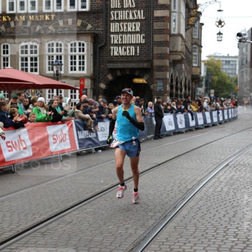05.10.2025 - 20. swb-Marathon Bremen Yannick Fuchs http://msf.ph/oto/9272622 05.10.2025 12:19:16 Ziel 2049 meine-sportfotos.de