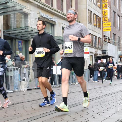 05.10.2025 - 20. swb-Marathon Bremen Strokosch-Dieckow http://msf.ph/oto/9272630 05.10.2025 11:10:21 Ziel 9446, 9572, 9804, 9984, 10146, 10399, 10440, 10441, 10442, 10665, 10861, 10962, 10980, 11157, 11161, 11240, 11318, 11342, 11544, 9446, 9572, 9804, 9984, 10146, 10399, 10440, 10441, 10442, 10665, 10861, 10962, 10980, 11157, 11161, 11240, 11318, 11342, 11544 meine-sportfotos.de