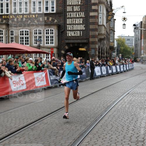 05.10.2025 - 20. swb-Marathon Bremen Yannick Fuchs http://msf.ph/oto/9272637 05.10.2025 12:19:16 Ziel 2049 meine-sportfotos.de