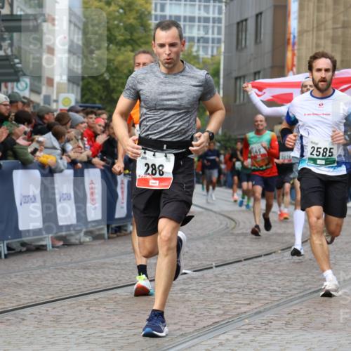 05.10.2025 - 20. swb-Marathon Bremen Strokosch-Dieckow http://msf.ph/oto/9272640 05.10.2025 13:02:57 Ziel 45, 288, 2585, 3197, 3381 meine-sportfotos.de