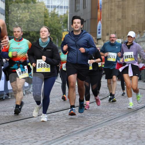 05.10.2025 - 20. swb-Marathon Bremen Strokosch-Dieckow http://msf.ph/oto/9272644 05.10.2025 11:11:05 Ziel 8865, 9245, 9664, 9822, 9823, 9836, 9837, 9948, 10415, 11257, 11395, 11580 meine-sportfotos.de