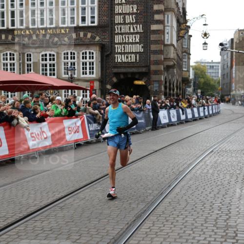 05.10.2025 - 20. swb-Marathon Bremen Yannick Fuchs http://msf.ph/oto/9272646 05.10.2025 12:19:16 Ziel 2049 meine-sportfotos.de