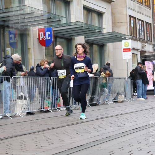 05.10.2025 - 20. swb-Marathon Bremen Strokosch-Dieckow http://msf.ph/oto/9272653 05.10.2025 11:10:23 Ziel 9446, 9572, 9804, 9984, 10146, 10399, 10440, 10441, 10442, 10665, 10861, 10962, 10980, 11157, 11161, 11240, 11318, 11342, 11544, 9446, 9572, 9804, 9984, 10146, 10399, 10440, 10441, 10442, 10665, 10861, 10962, 10980, 11157, 11161, 11240, 11318, 11342, 11544 meine-sportfotos.de