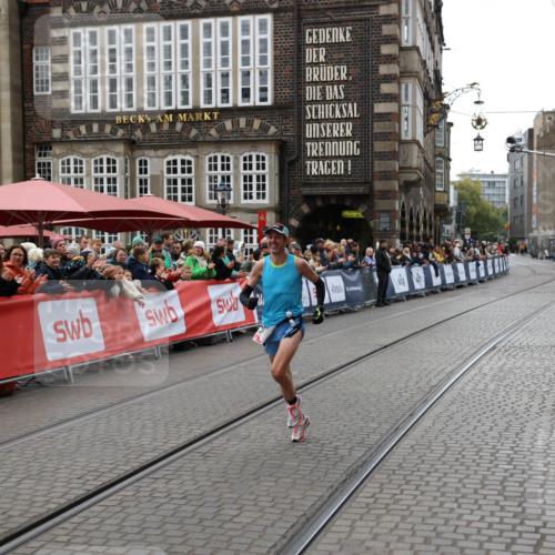 05.10.2025 - 20. swb-Marathon Bremen Yannick Fuchs http://msf.ph/oto/9272656 05.10.2025 12:19:16 Ziel 2049 meine-sportfotos.de