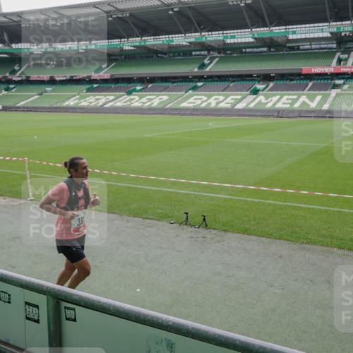 05.10.2025 - 20. swb-Marathon Bremen Michael Burmester http://msf.ph/oto/9272658 05.10.2025 12:47:12 Laufen im Stadion 223, 265, 391, 442, 502, 505, 545, 609, 770, 818, 862, 891, 1246, 1521, 1635, 2472, 2482, 2613, 2872, 2939, 3054, 3084, 4255, 4758, 4848, 4966, 4988, 5656, 5831, 6295, 7070, 7170, 7583, 8013, 256, 281, 2163, 2276, 2585, 3381, 4274, 4617, 6849, 7675 meine-sportfotos.de