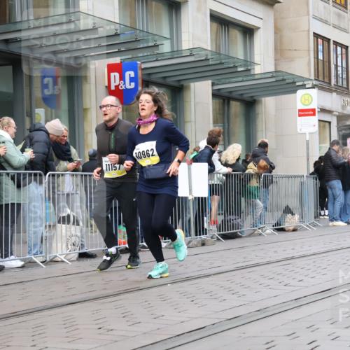 05.10.2025 - 20. swb-Marathon Bremen Strokosch-Dieckow http://msf.ph/oto/9272663 05.10.2025 11:10:24 Ziel 9446, 9572, 9804, 9984, 10146, 10399, 10440, 10441, 10442, 10665, 10861, 10962, 10980, 11157, 11161, 11240, 11318, 11342, 11544, 9446, 9572, 9804, 9984, 10146, 10399, 10440, 10441, 10442, 10665, 10861, 10962, 10980, 11157, 11161, 11240, 11318, 11342, 11544 meine-sportfotos.de