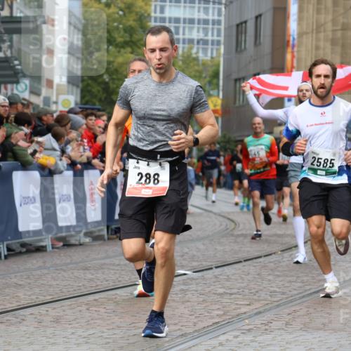05.10.2025 - 20. swb-Marathon Bremen Strokosch-Dieckow http://msf.ph/oto/9272664 05.10.2025 13:02:58 Ziel 45, 288, 2141, 2585, 3197, 3381, 4629 meine-sportfotos.de