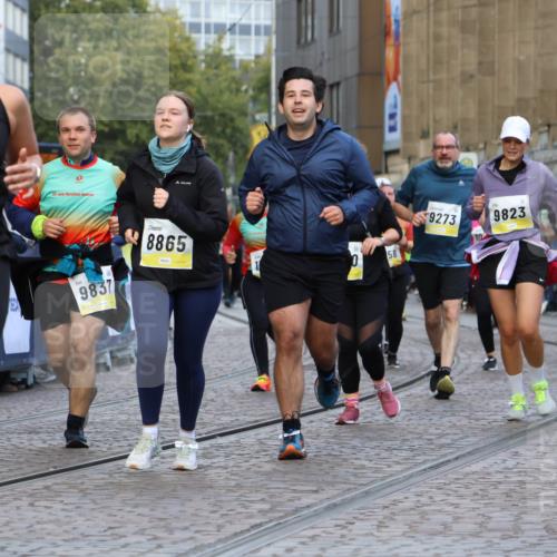05.10.2025 - 20. swb-Marathon Bremen Strokosch-Dieckow http://msf.ph/oto/9272671 05.10.2025 11:11:05 Ziel 8865, 9245, 9664, 9822, 9823, 9836, 9837, 9948, 10415, 11257, 11395, 11580 meine-sportfotos.de