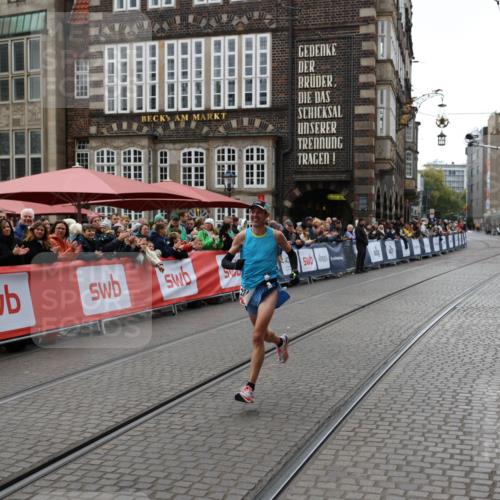 05.10.2025 - 20. swb-Marathon Bremen Yannick Fuchs http://msf.ph/oto/9272677 05.10.2025 12:19:16 Ziel 2049 meine-sportfotos.de