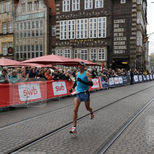 05.10.2025 - 20. swb-Marathon Bremen Yannick Fuchs http://msf.ph/oto/9272691 05.10.2025 12:19:16 Ziel 2049 meine-sportfotos.de