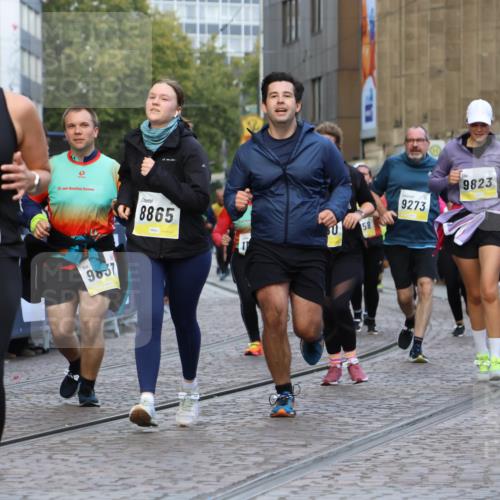 05.10.2025 - 20. swb-Marathon Bremen Strokosch-Dieckow http://msf.ph/oto/9272696 05.10.2025 11:11:05 Ziel 8865, 9245, 9664, 9822, 9823, 9836, 9837, 9948, 10415, 11257, 11395, 11580 meine-sportfotos.de