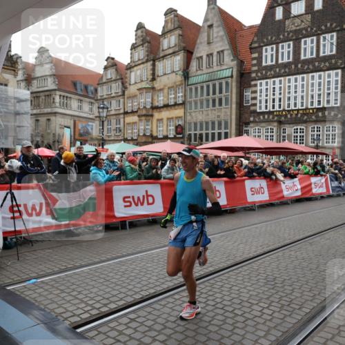 05.10.2025 - 20. swb-Marathon Bremen Yannick Fuchs http://msf.ph/oto/9272719 05.10.2025 12:19:17 Ziel 2049 meine-sportfotos.de