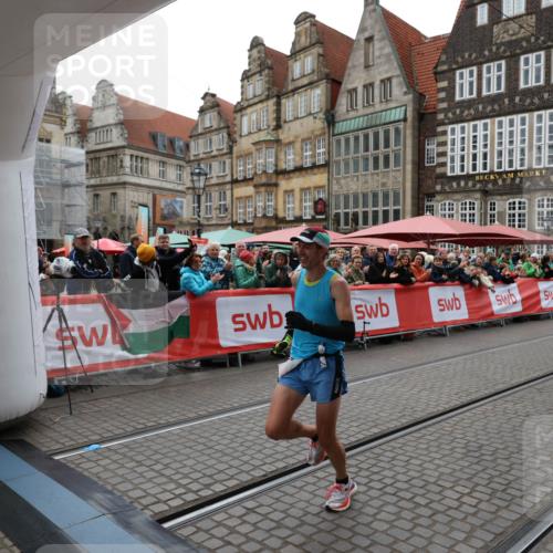 05.10.2025 - 20. swb-Marathon Bremen Yannick Fuchs http://msf.ph/oto/9272731 05.10.2025 12:19:17 Ziel 2049 meine-sportfotos.de